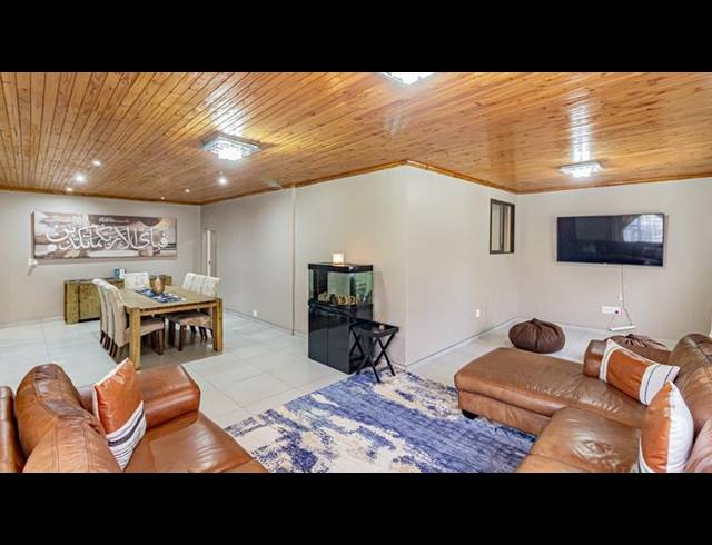 4 BEDROOM HOUSE FOR SALE IN CROSBY